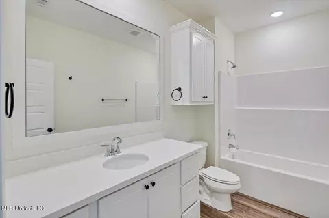 Bath - 129 Southern Oak Way, Canton, MS 39046 photo 3 of 3