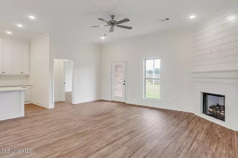 Living - 129 Southern Oak Way, Canton, MS 39046 photo 1 of 5