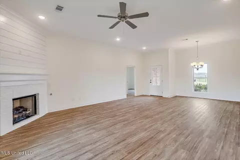 Living - 129 Southern Oak Way, Canton, MS 39046 photo 2 of 5