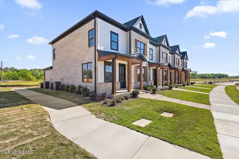 731 Bolivar Dr, Nesbit, MS 38651