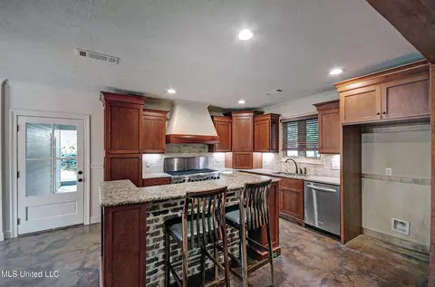 Kitchen - 139 Chippewa Cir, Jackson, MS 39211 photo 1 of 5