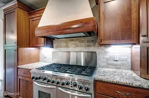 Kitchen - 139 Chippewa Cir, Jackson, MS 39211 photo 5 of 5