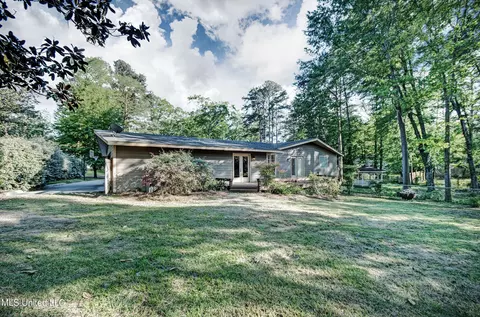 Exterior - 139 Chippewa Cir, Jackson, MS 39211 photo 4 of 5