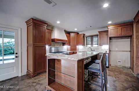Kitchen - 139 Chippewa Cir, Jackson, MS 39211 photo 2 of 5