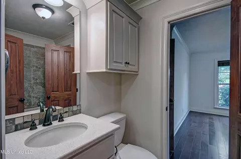 Bath - 139 Chippewa Cir, Jackson, MS 39211 photo 7 of 10