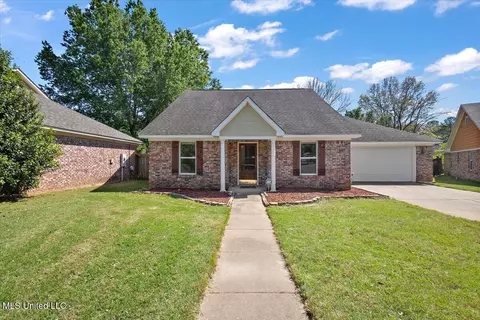130 Basswood Cir, Brandon, MS 39047