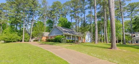 230 Sweetbriar Ln, Madison, MS 39110