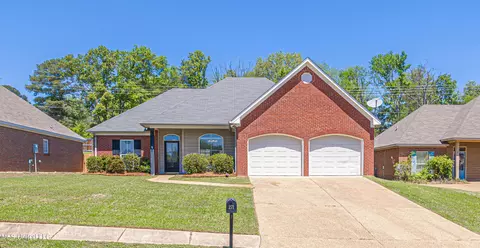 271 Cherry Bark Dr, Brandon, MS 39047