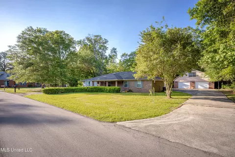 9724 Parkland Ct, Moss Point, MS 39562