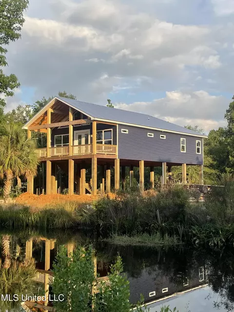 6120 Tyler St, Bay Saint Louis, MS 39520