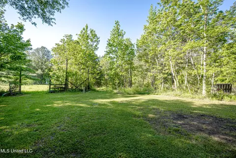 Exterior - 21521 Billy Johnson Rd, Moss Point, MS 39562 photo 14 of 25