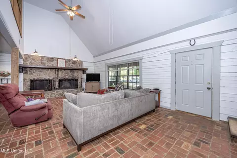 Living - 21521 Billy Johnson Rd, Moss Point, MS 39562 photo 1 of 5