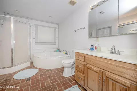 Bath - 21521 Billy Johnson Rd, Moss Point, MS 39562 photo 1 of 5