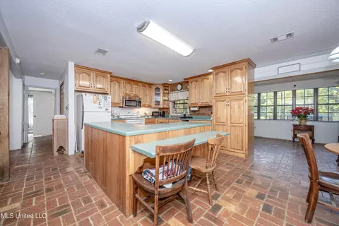 Kitchen - 21521 Billy Johnson Rd, Moss Point, MS 39562 photo 1 of 4