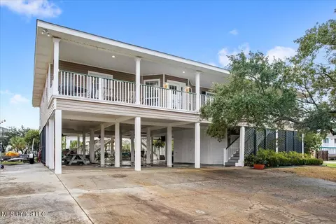 104 Palmwood Dr, Pass Christian, MS 39571