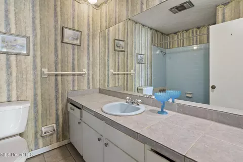 Bath - 221 Northgate Blvd, Jackson, MS 39206 photo 1 of 2