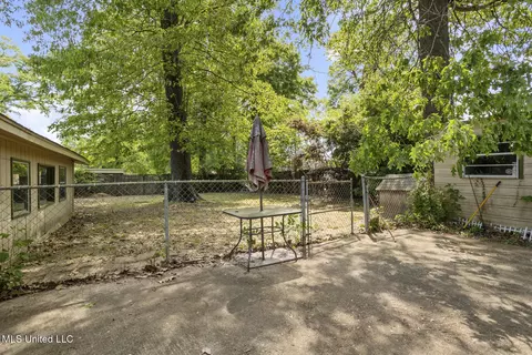 Exterior - 221 Northgate Blvd, Jackson, MS 39206 photo 3 of 4
