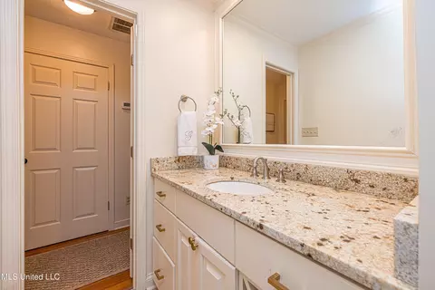 Bath - 4428 Audubon Park Dr, Jackson, MS 39211 photo 6 of 7