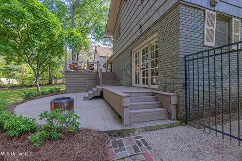 Exterior - 4428 Audubon Park Dr, Jackson, MS 39211 photo 7 of 13