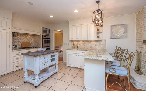 Kitchen - 4428 Audubon Park Dr, Jackson, MS 39211 photo 5 of 9
