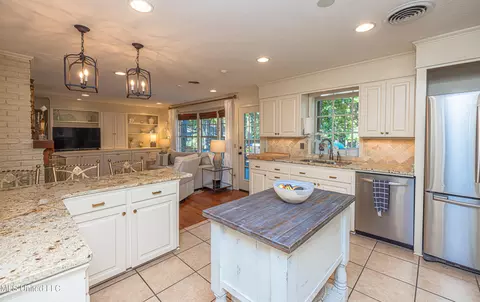 Kitchen - 4428 Audubon Park Dr, Jackson, MS 39211 photo 1 of 9