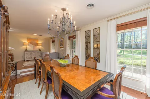Dining - 4428 Audubon Park Dr, Jackson, MS 39211 photo 2 of 3