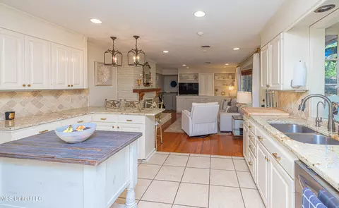 Kitchen - 4428 Audubon Park Dr, Jackson, MS 39211 photo 3 of 9