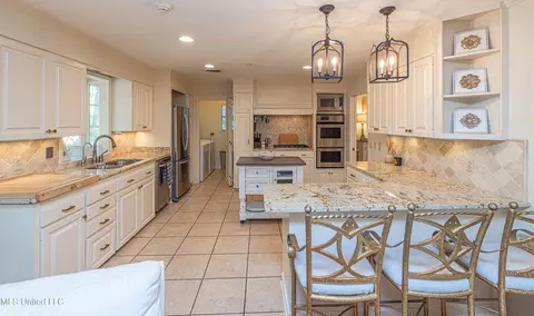 Kitchen - 4428 Audubon Park Dr, Jackson, MS 39211 photo 8 of 9