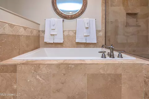 Bath - 4428 Audubon Park Dr, Jackson, MS 39211 photo 2 of 7