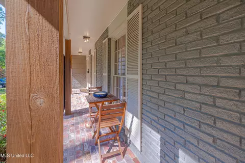 Exterior - 4428 Audubon Park Dr, Jackson, MS 39211 photo 2 of 13