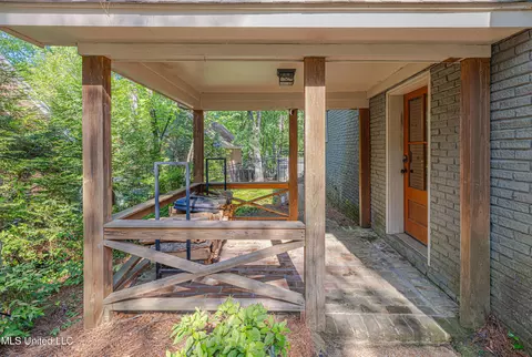 Exterior - 4428 Audubon Park Dr, Jackson, MS 39211 photo 5 of 13