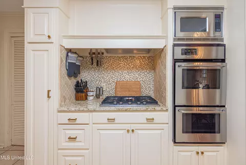 Kitchen - 4428 Audubon Park Dr, Jackson, MS 39211 photo 2 of 9