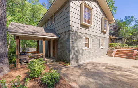Exterior - 4428 Audubon Park Dr, Jackson, MS 39211 photo 4 of 13