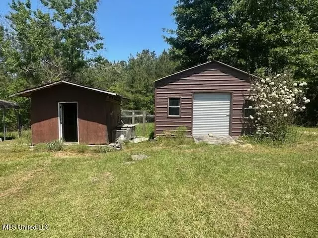 Exterior - 65 Quitman Perry Rd, Carriere, MS 39426 photo 1 of 3