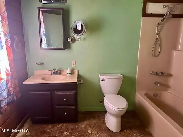 Bath - 65 Quitman Perry Rd, Carriere, MS 39426 photo 2 of 2