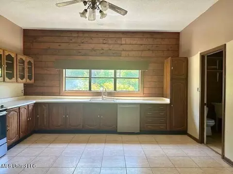 Kitchen - 65 Quitman Perry Rd, Carriere, MS 39426 photo 1 of 3