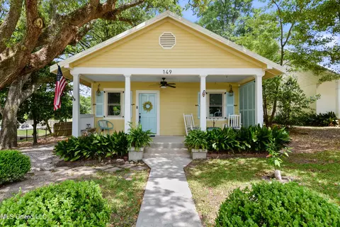 149 Bay View Ct, Bay Saint Louis, MS 39520