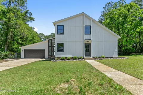 1226 King Henry Dr, Ocean Springs, MS 39564