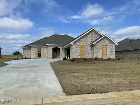 135 Madisonville Dr, Canton, MS 39046