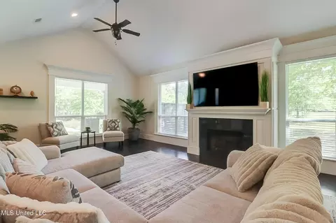 Living - 8521 Julia Dr, Vancleave, MS 39565 photo 1 of 2