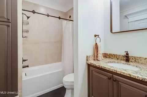 Bath - 8521 Julia Dr, Vancleave, MS 39565 photo 2 of 7