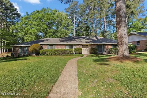 5305 Balmoral Dr, Jackson, MS 39211