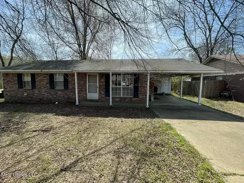 5671 Chapel Hill Dr, Horn Lake, MS 38637
