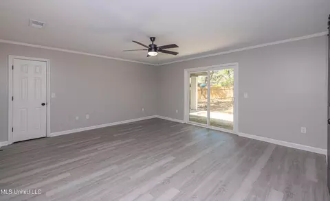 Living - 172 Stonegate Dr, Madison, MS 39110 photo 5 of 5