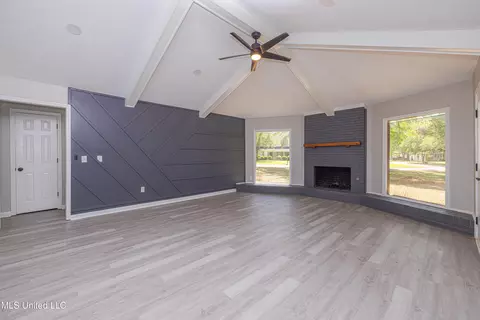 Living - 172 Stonegate Dr, Madison, MS 39110 photo 3 of 5