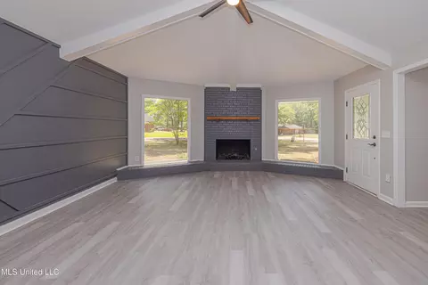 Living - 172 Stonegate Dr, Madison, MS 39110 photo 1 of 5