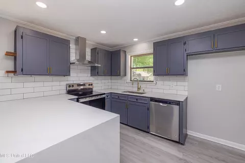 Kitchen - 172 Stonegate Dr, Madison, MS 39110 photo 2 of 5