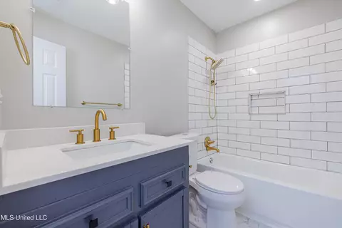 Bath - 172 Stonegate Dr, Madison, MS 39110 photo 3 of 3