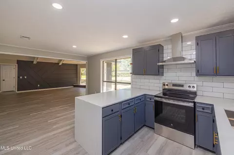 Kitchen - 172 Stonegate Dr, Madison, MS 39110 photo 4 of 5