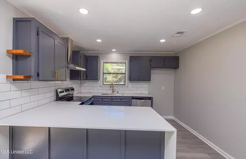 Kitchen - 172 Stonegate Dr, Madison, MS 39110 photo 5 of 5